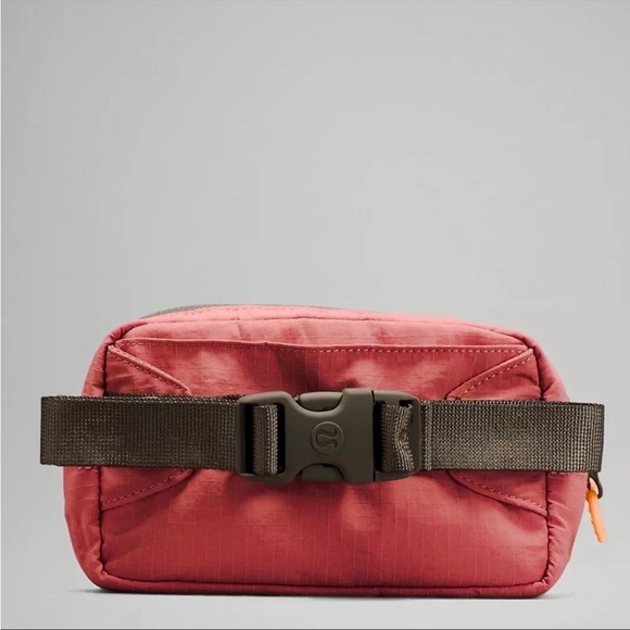 Lululemon Mini Belt Bag in Brier Rose - Picture 3 of 7